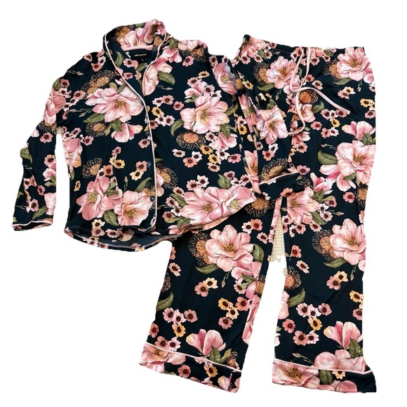 Room Service Other - Room Service Womens 2-Piece Pajama Set Medium Floral long Sleeve Sleepwear
